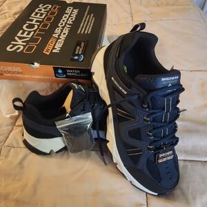🆕️Skechers Outdoor Men's Navy/Black Athletic Shoes